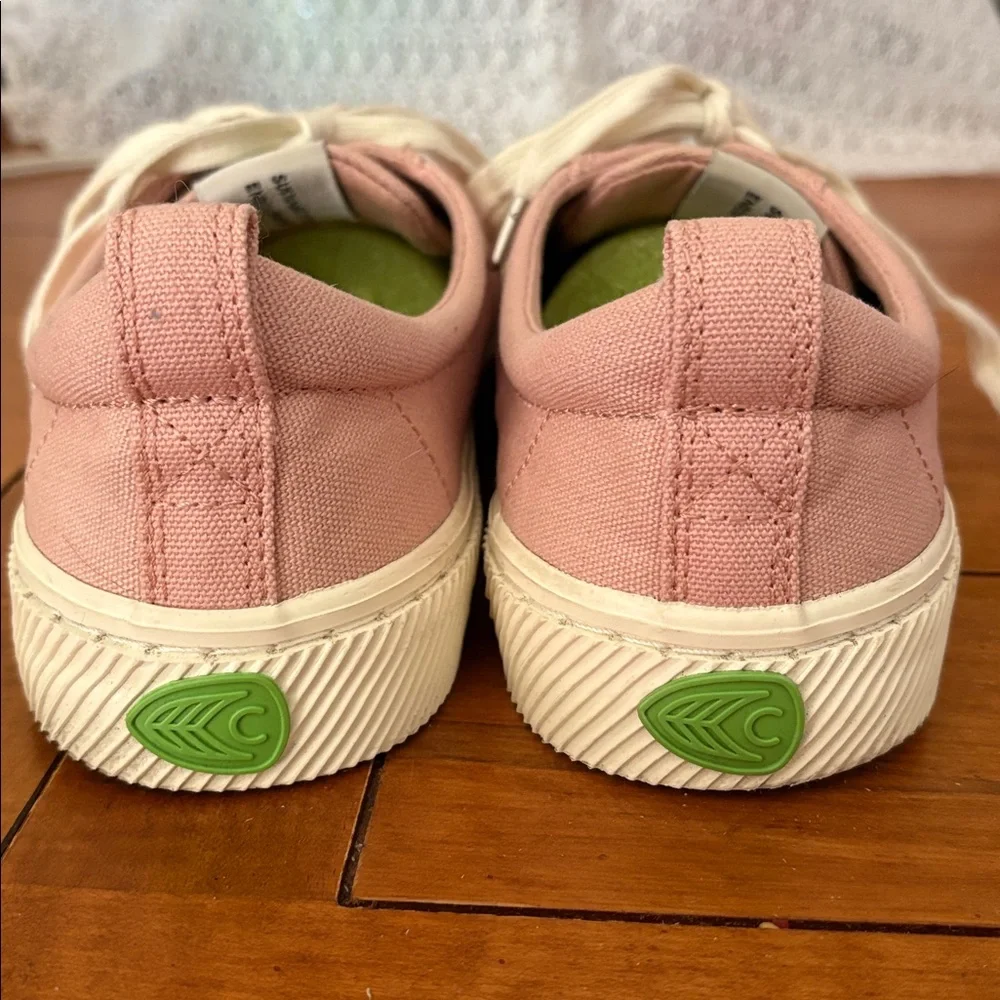 Cariuma OCA Low Pink Rose canvas vegan sneakers women’s size 9.5 EUC